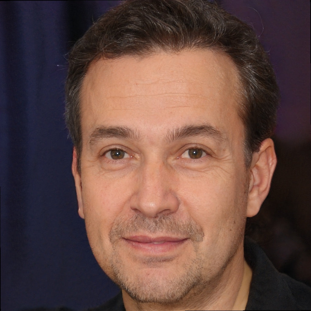<em>Ángel G.</em>